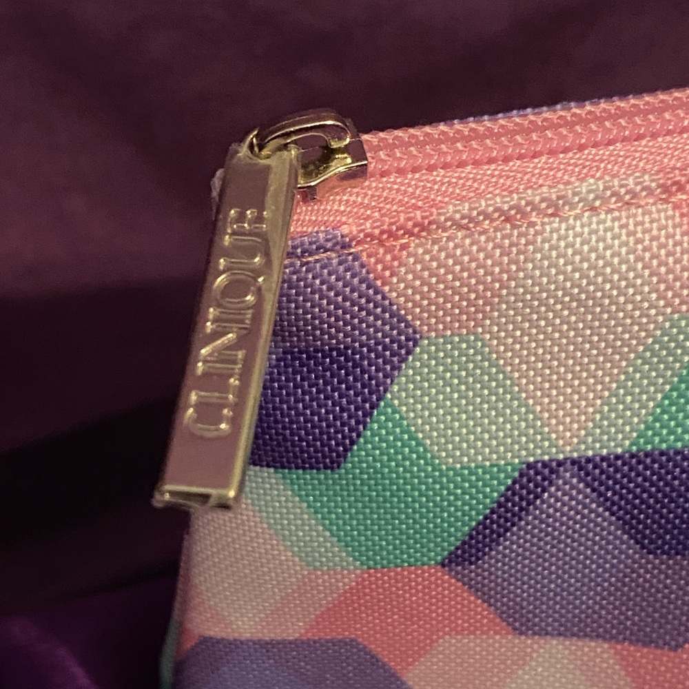 NEW Clinique Skincare Set with Hexagonal Pouch - Picture 7 of 7